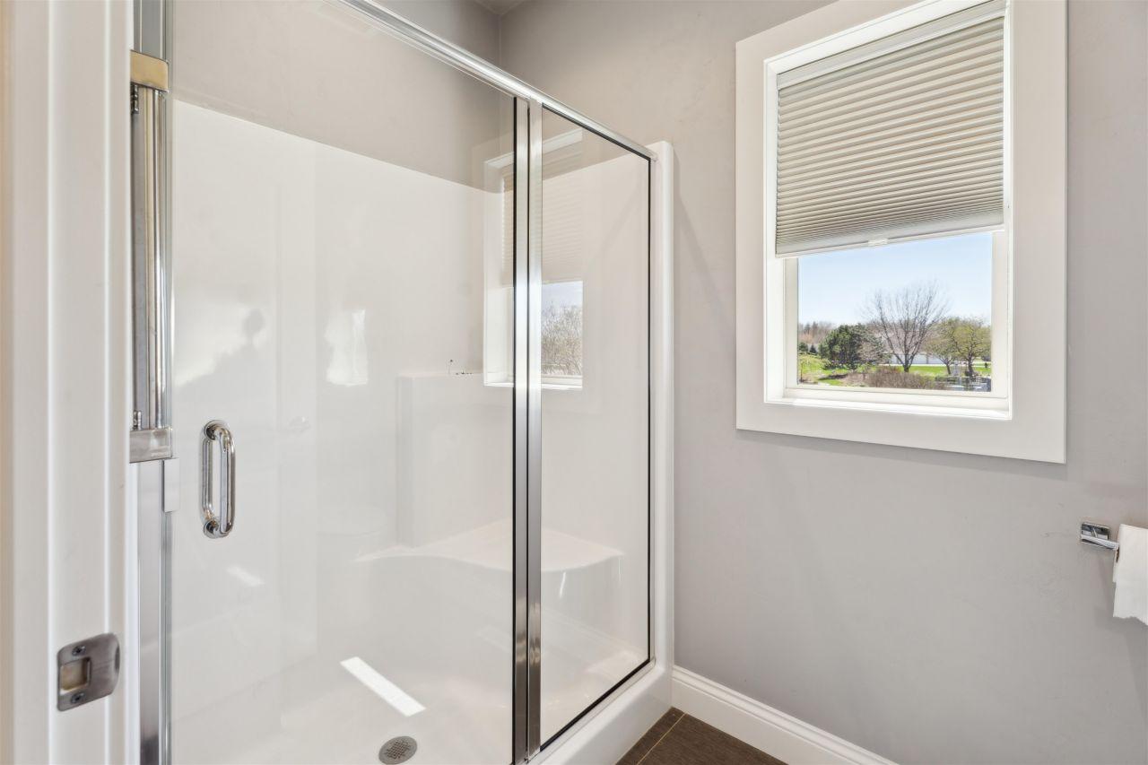MENASHA, Wisconsin, 54952, United States, 6 Bedrooms Bedrooms, ,4 BathroomsBathrooms,Residential,For Sale,1807360