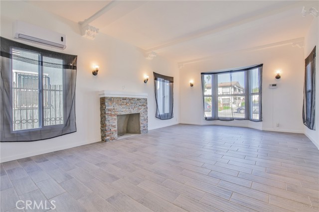 Los Angeles, California, 90047, United States, 5 Bedrooms Bedrooms, ,Residential,For Sale,2009243