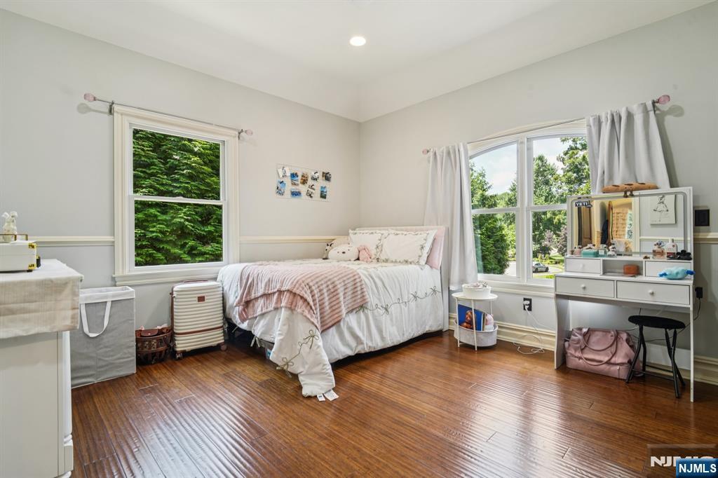 Oakland, New Jersey, 07436, United States, 5 Bedrooms Bedrooms, ,5 BathroomsBathrooms,Residential,For Sale,1907323
