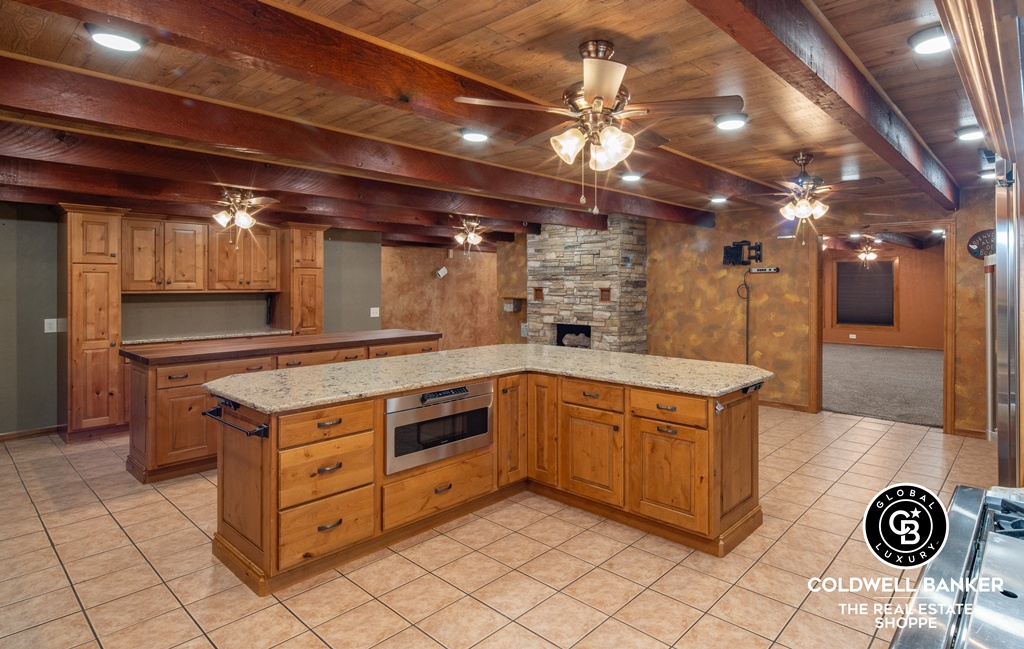 Garden City, Kansas, 67846, United States, 4 Bedrooms Bedrooms, ,Residential,For Sale,2003039