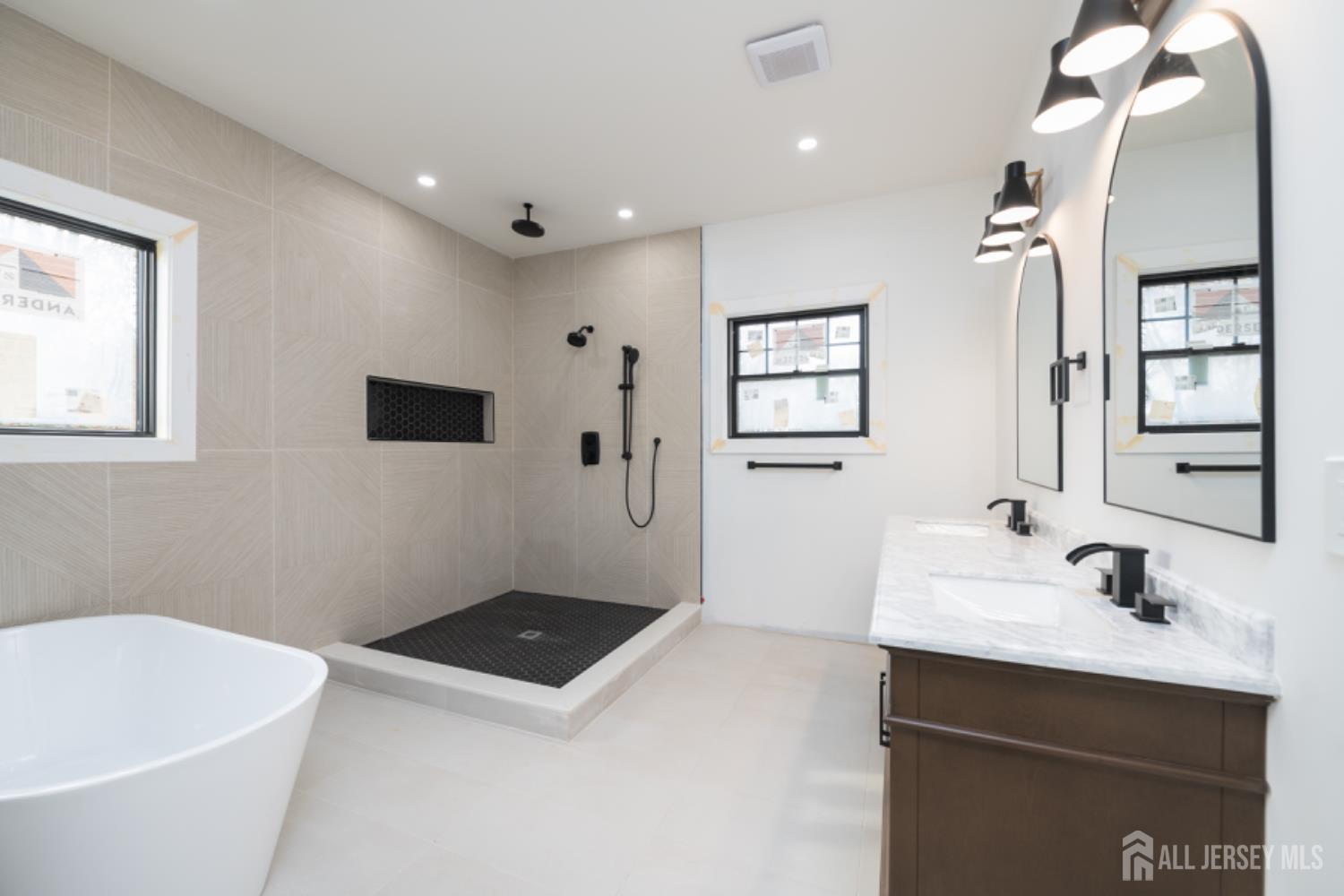 Edison, New Jersey, 08817, United States, 5 Bedrooms Bedrooms, ,4 BathroomsBathrooms,Residential,For Sale,2001535