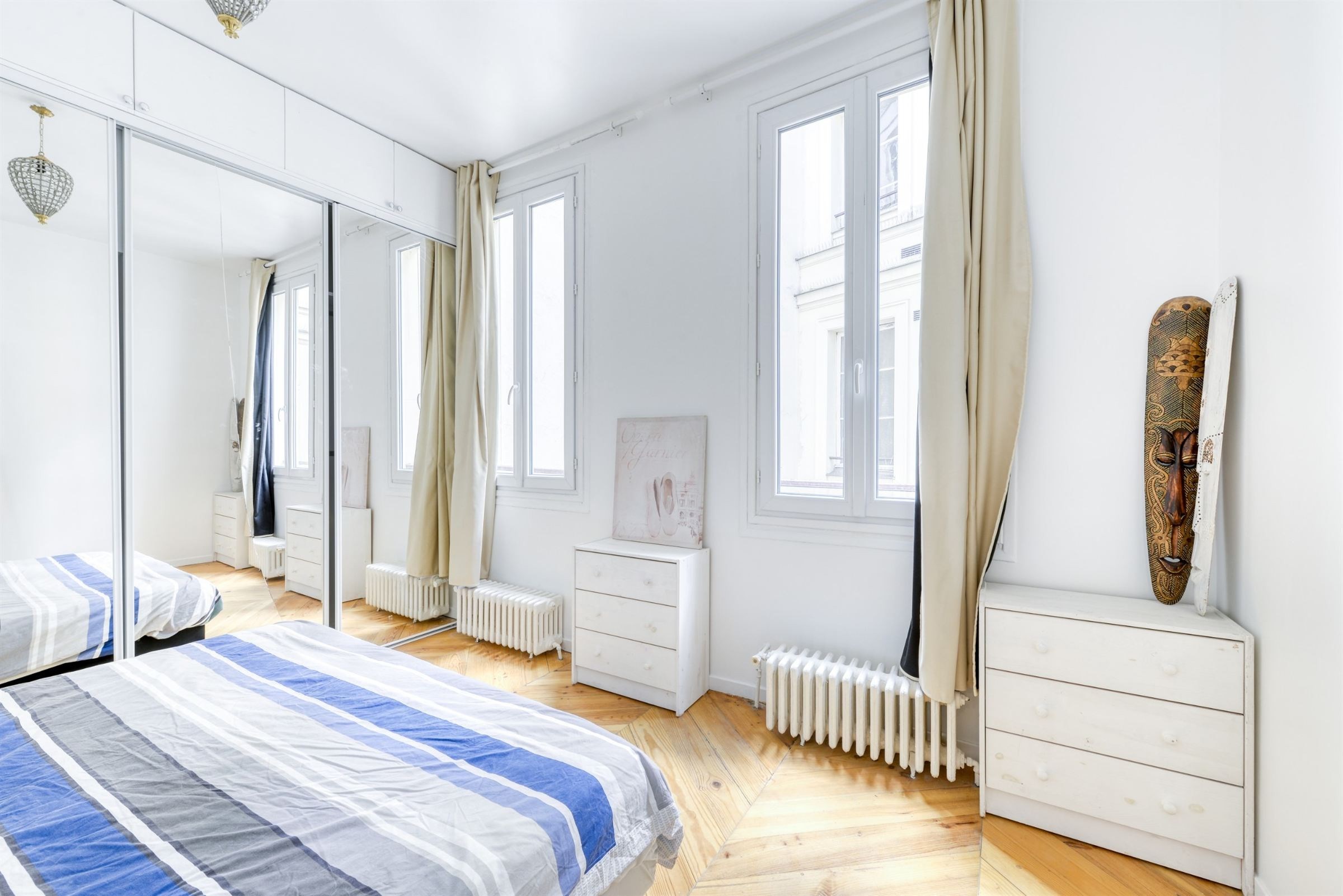  4-Room, 3-Bedroom Apartment in Paris 9th - 物件實景
