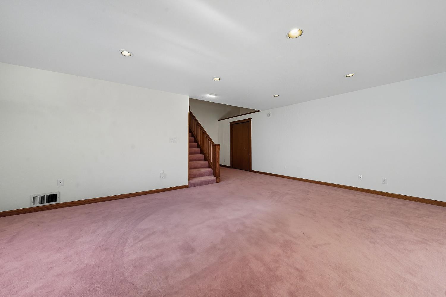 Pine Grove, California, 95665, United States, 3 Bedrooms Bedrooms, ,4 BathroomsBathrooms,Residential,For Sale,1975649