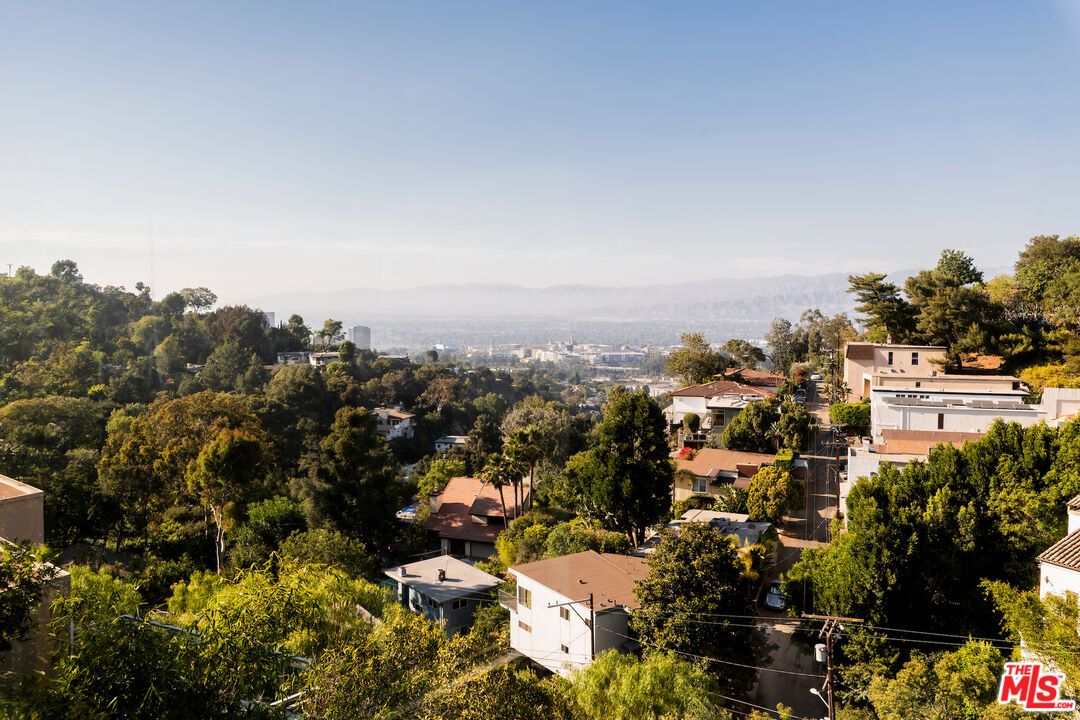 Los Angeles, California, 90068, United States, 3 Bedrooms Bedrooms, ,3 BathroomsBathrooms,Residential,For Sale,1913161