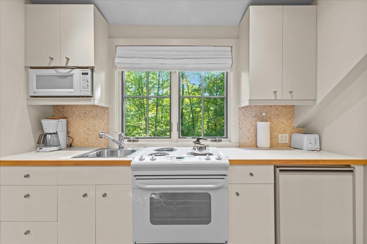 Stowe, Vermont, 05672, United States, 6 Bedrooms Bedrooms, ,3 BathroomsBathrooms,Residential,For Sale,1939476