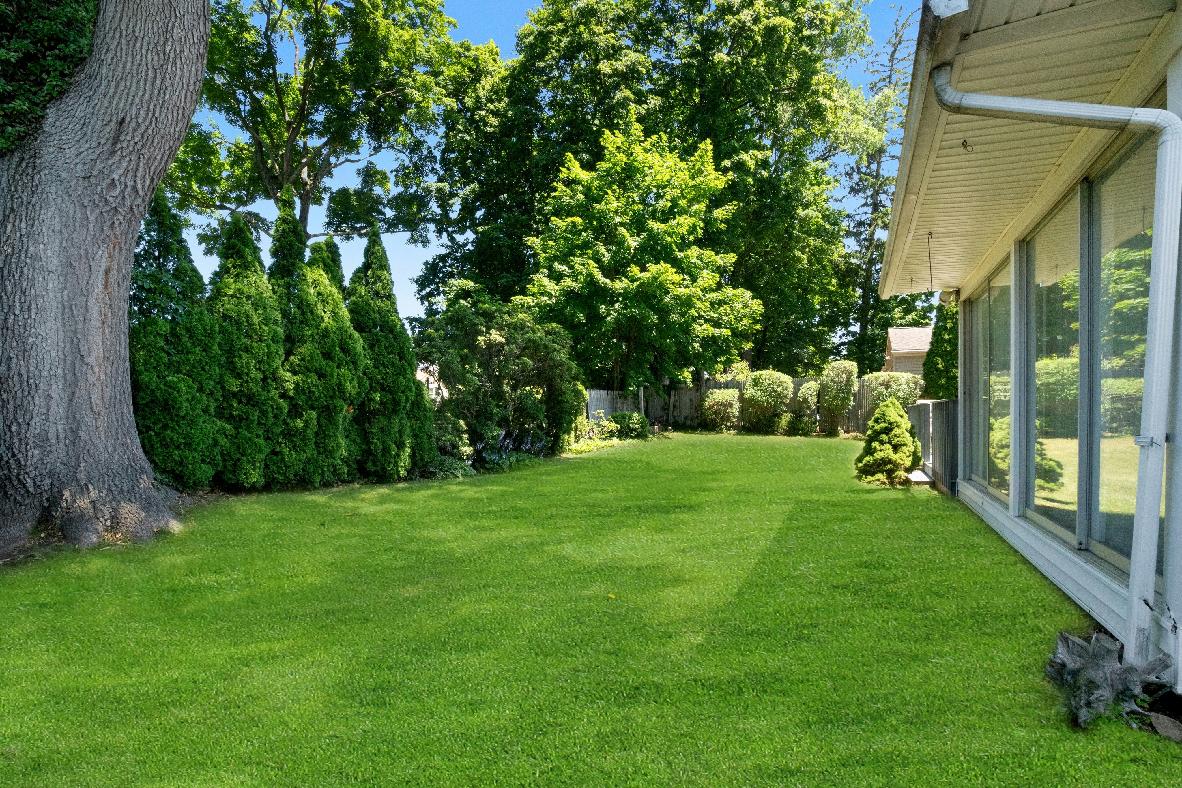  Charming three-bedroom, two bath ranch feels like home the moment you walk in - 物件實景