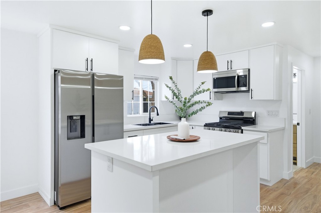 Bell, California, 90201, United States, 2 Bedrooms Bedrooms, ,1 BathroomBathrooms,Residential,For Sale,2048327