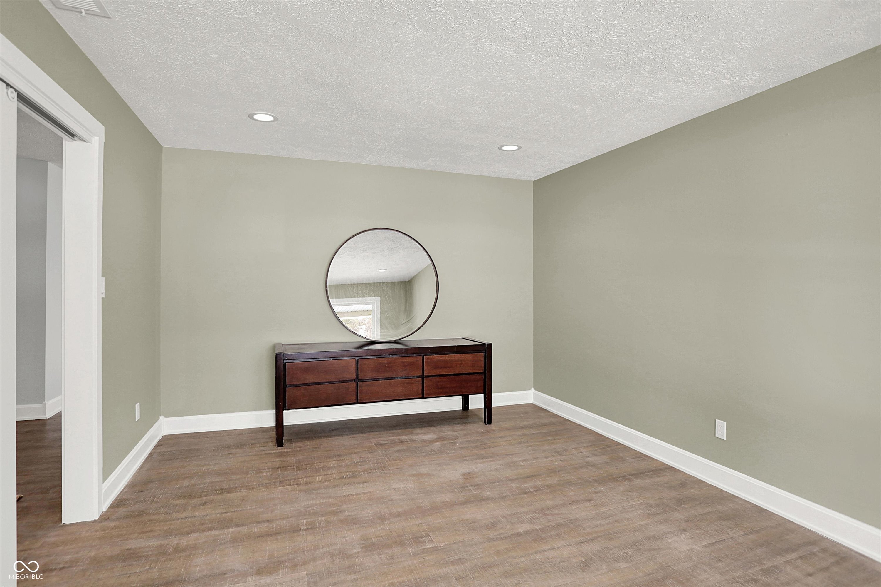 Zionsville, Indiana, 46077, United States, 3 Bedrooms Bedrooms, ,2 BathroomsBathrooms,Residential,For Sale,2001514