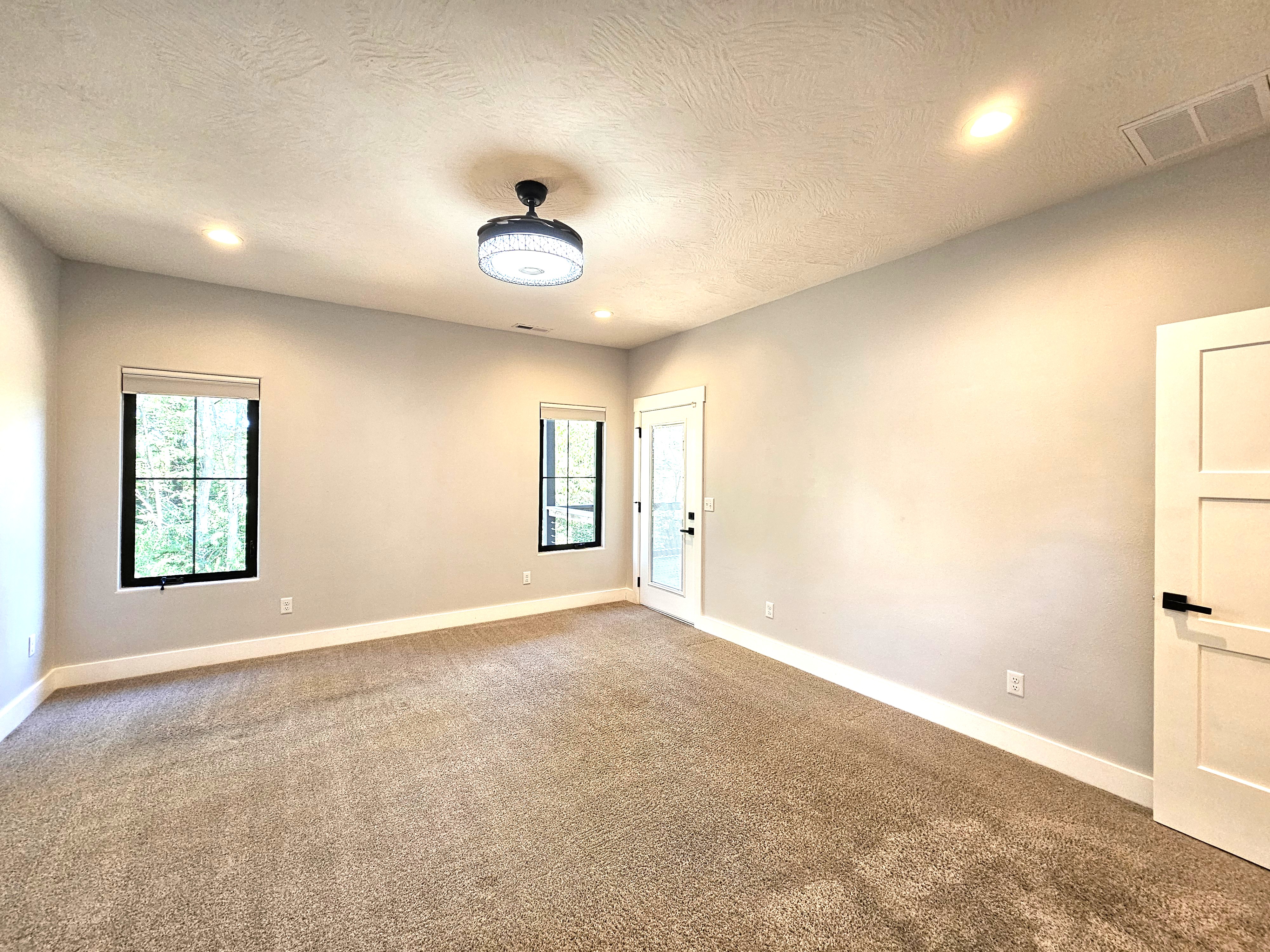 SPRINGFIELD, Missouri, 65804, United States, 4 Bedrooms Bedrooms, ,4 BathroomsBathrooms,Residential,For Sale,1996433