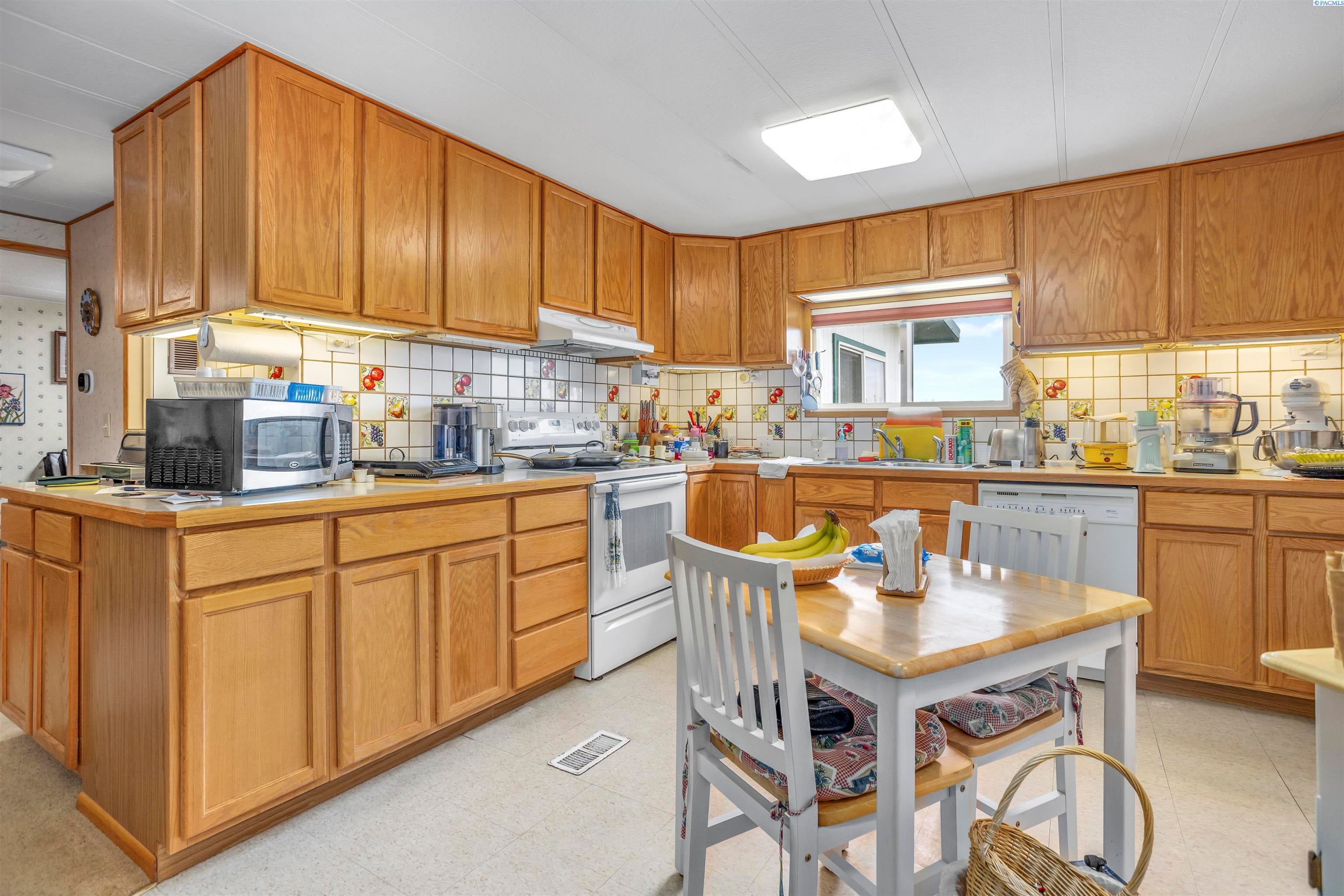 Granger, Washington, 98932, United States, 4 Bedrooms Bedrooms, ,1 BathroomBathrooms,Residential,For Sale,2039912