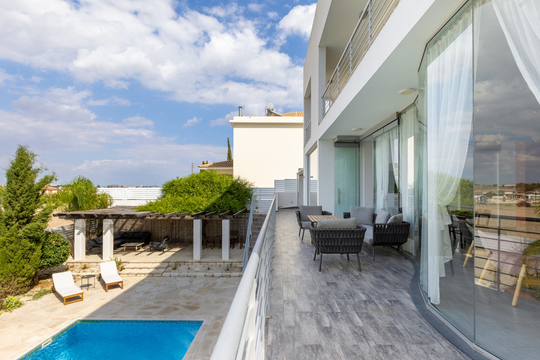  Three-Level Five-Bedroom Villa with Private Pool in Aradippou, Larnaca - 物件實景