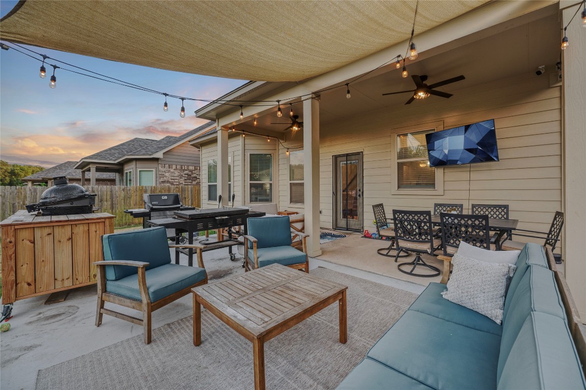 Manchaca, Texas, 78652, United States, 5 Bedrooms Bedrooms, ,3 BathroomsBathrooms,Residential,For Sale,1926178