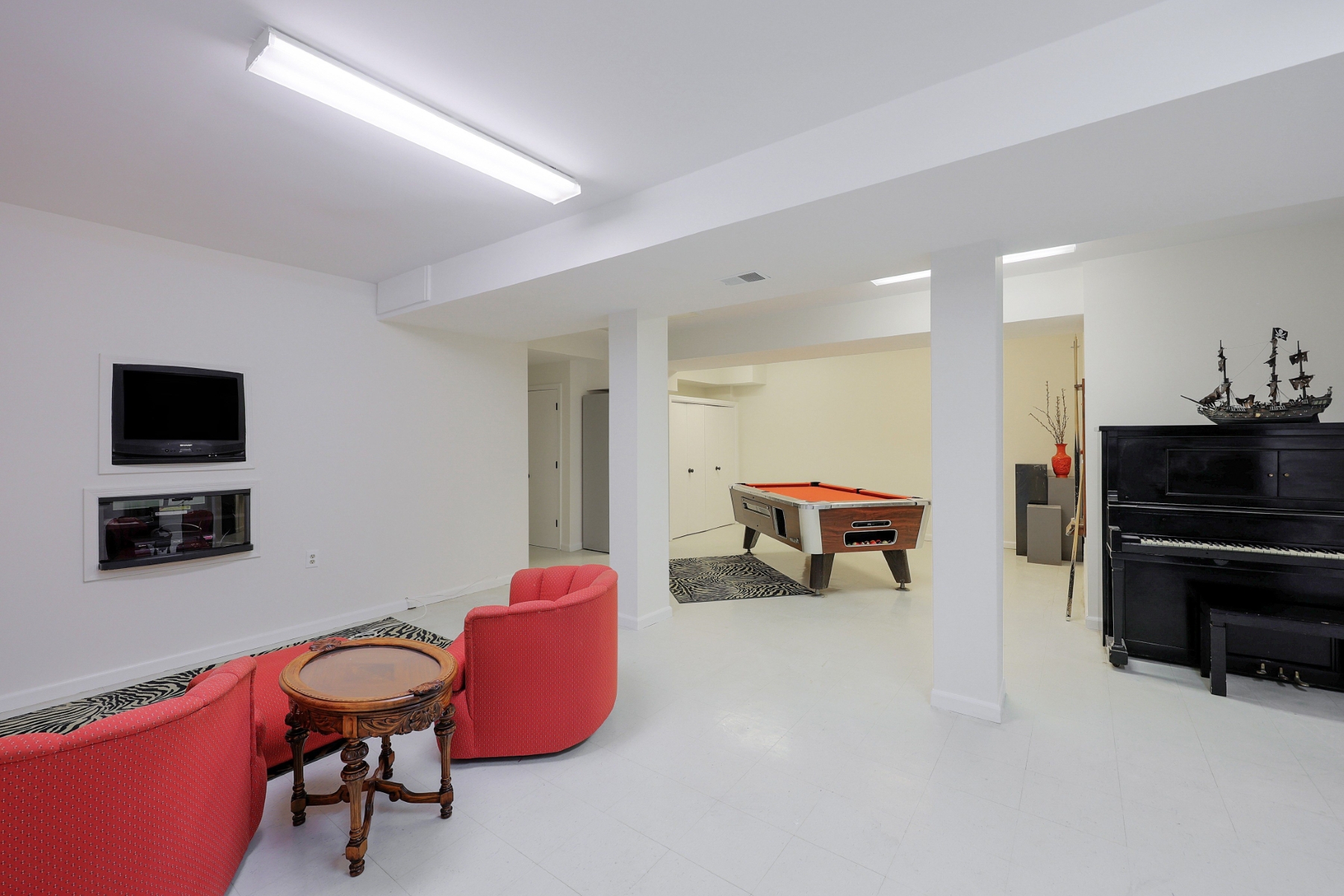  Spacious Living, Thoughtful Updates and Desirable Location - 物件實景