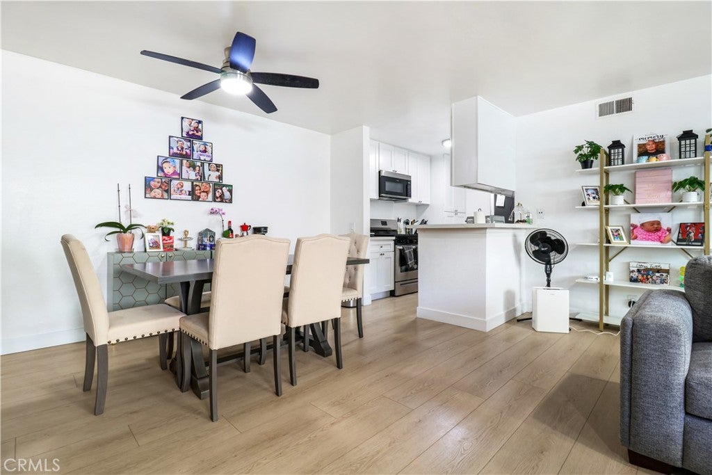 Tarzana, California, 91356, United States, 3 Bedrooms Bedrooms, ,2 BathroomsBathrooms,Residential,For Sale,1892794