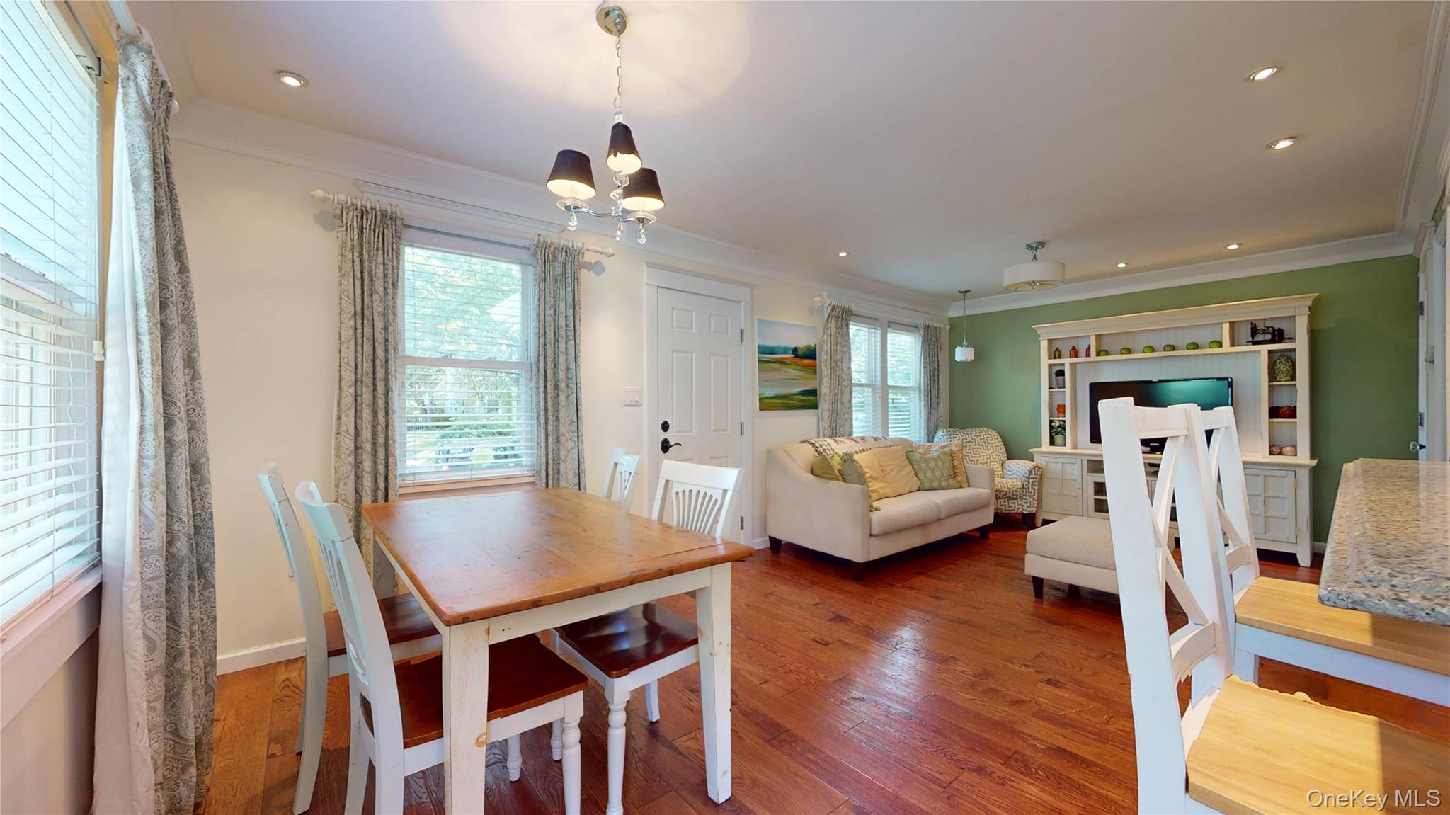Sea Cliff, New York, 11579, United States, 2 Bedrooms Bedrooms, ,2 BathroomsBathrooms,Residential,For Sale,1920035