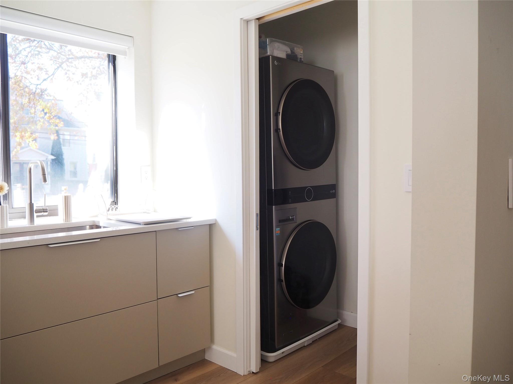 White Plains, New York, 10605, United States, 1 Bedroom Bedrooms, ,2 BathroomsBathrooms,Residential,For Sale,1988254