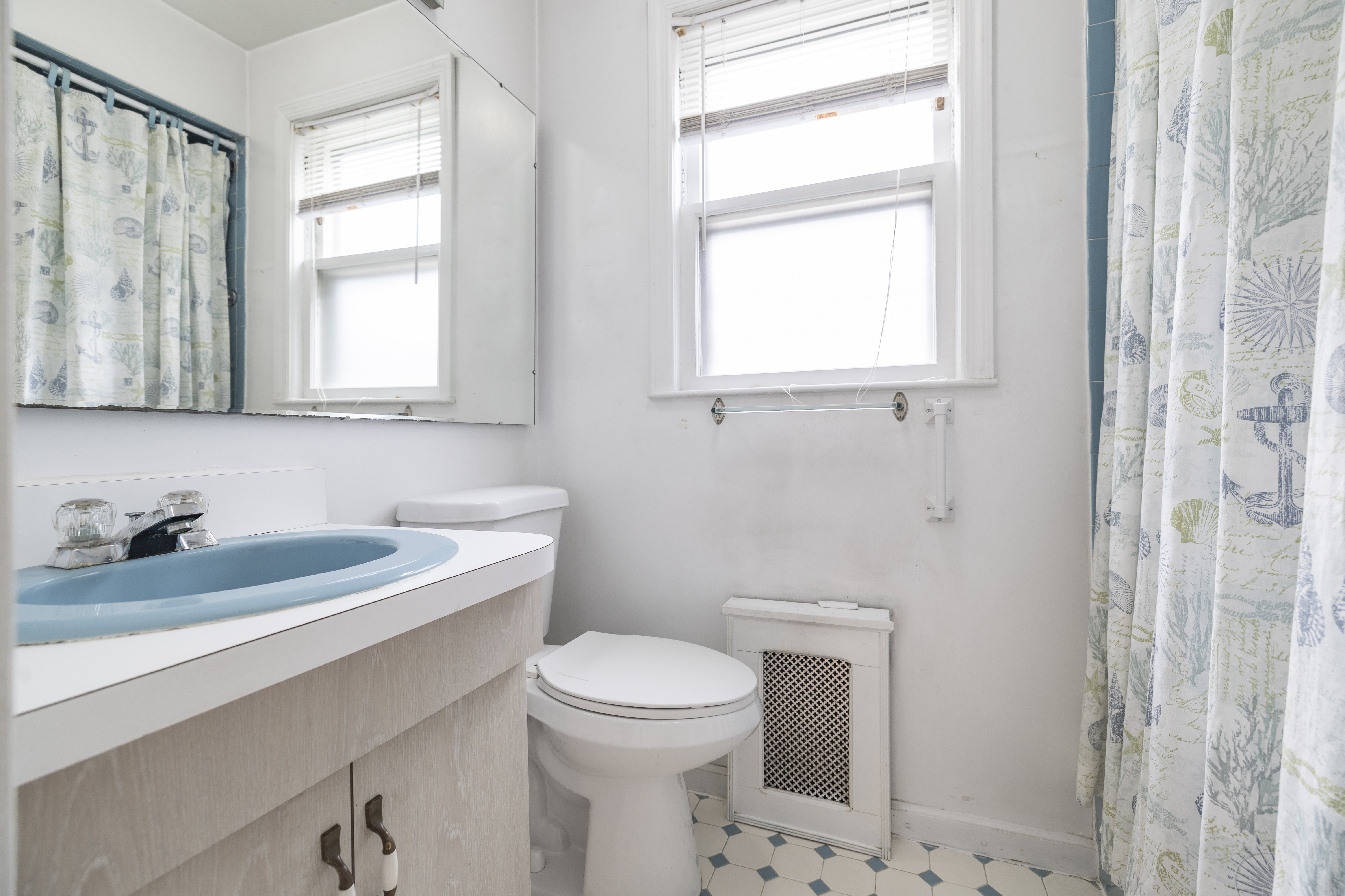  215 Lakeview Avenue, Rockville Centre, NY, 11570 - 物件實景