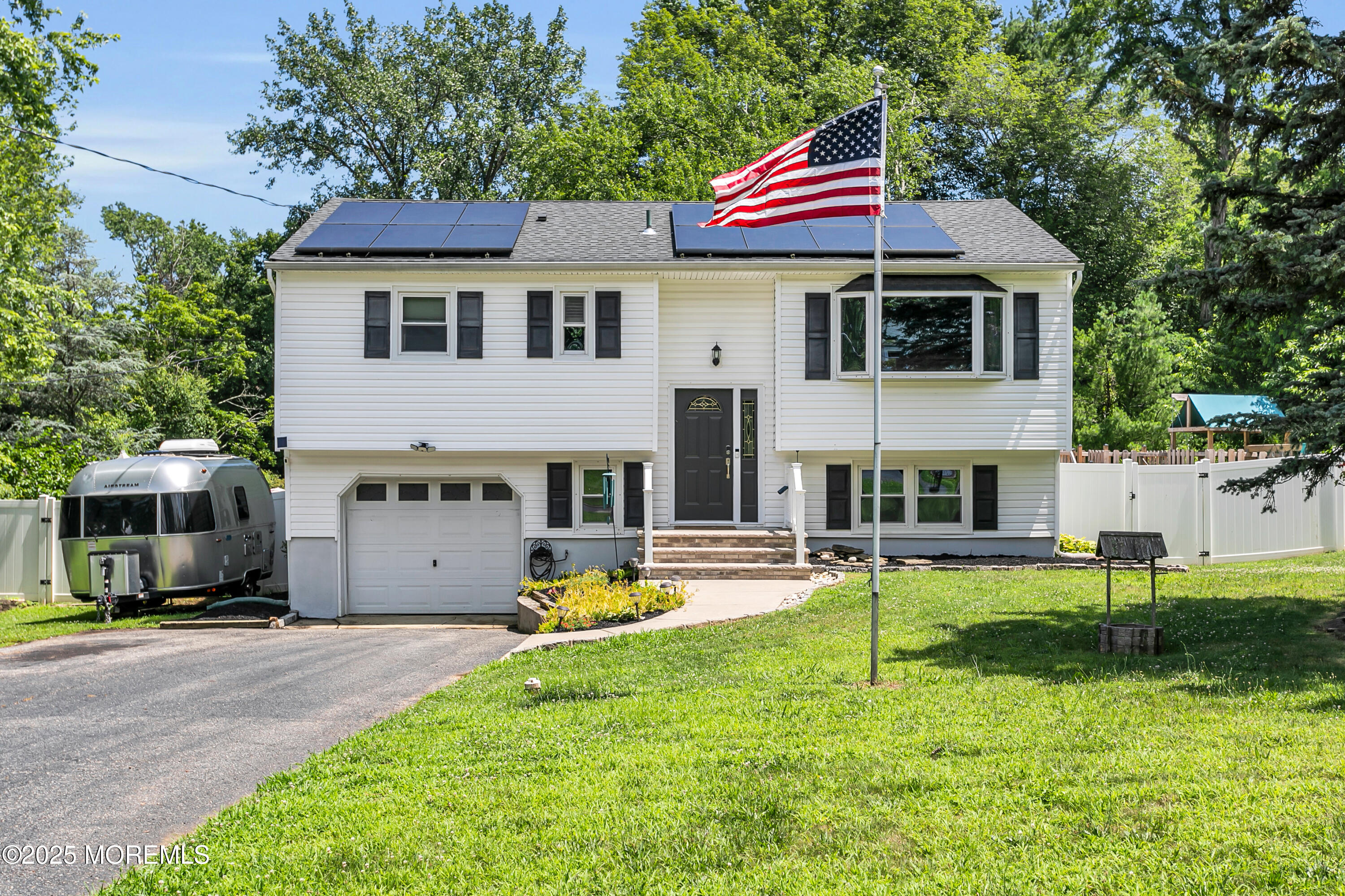 Atlantic Highlands, New Jersey, 07716, United States, 3 Bedrooms Bedrooms, ,2 BathroomsBathrooms,Residential,For Sale,1921380