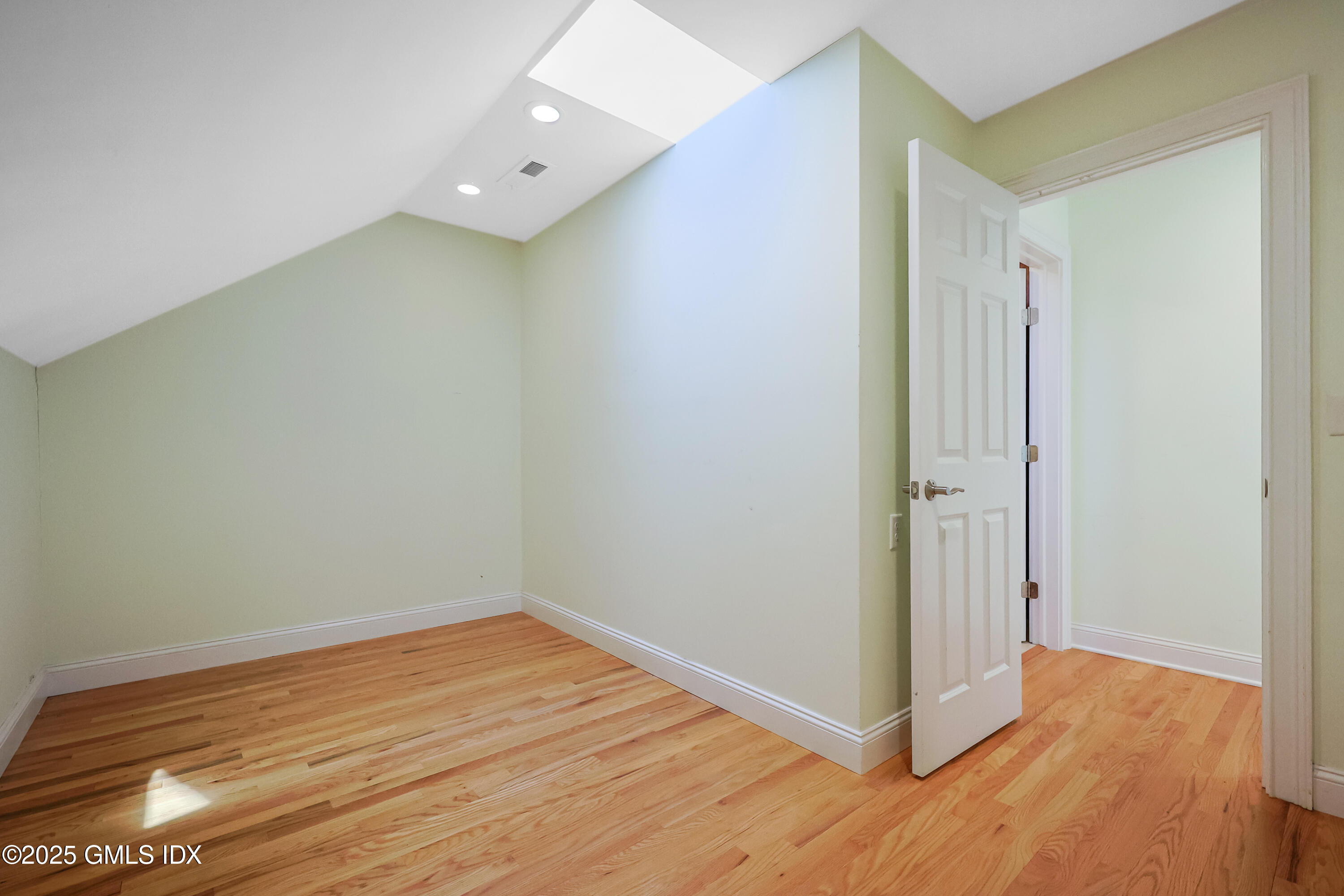 Old Greenwich, Connecticut, 06870, United States, 4 Bedrooms Bedrooms, ,5 BathroomsBathrooms,Residential,For Sale,1821609