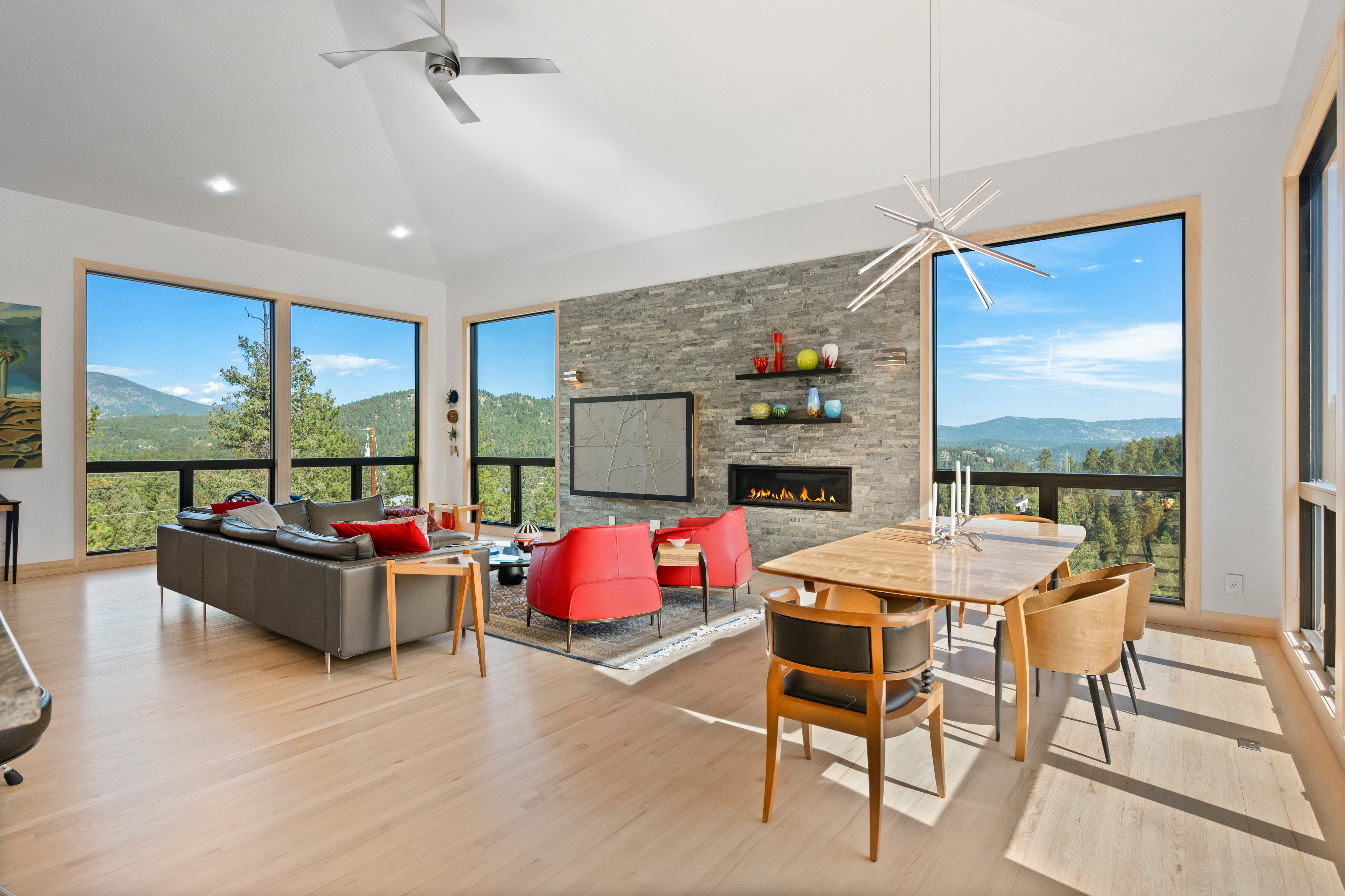  Modern Mountain Residence with Dramatic Architecture - 物件實景
