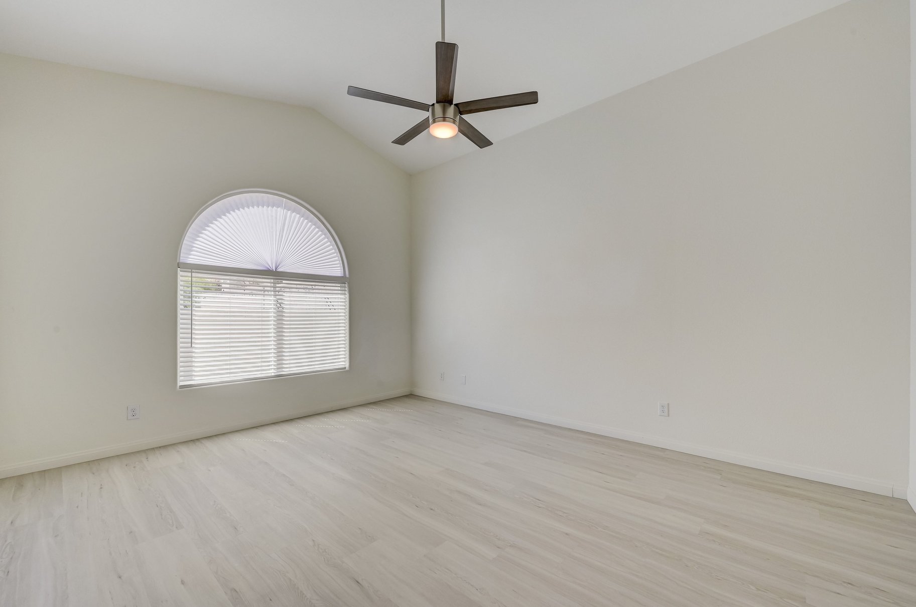  Newly Updated 3 Bed 2 Bath - 物件實景