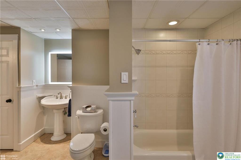 Stroudsburg, Pennsylvania, 18360-6926, United States, 7 Bedrooms Bedrooms, ,4 BathroomsBathrooms,Residential,For Sale,1904497