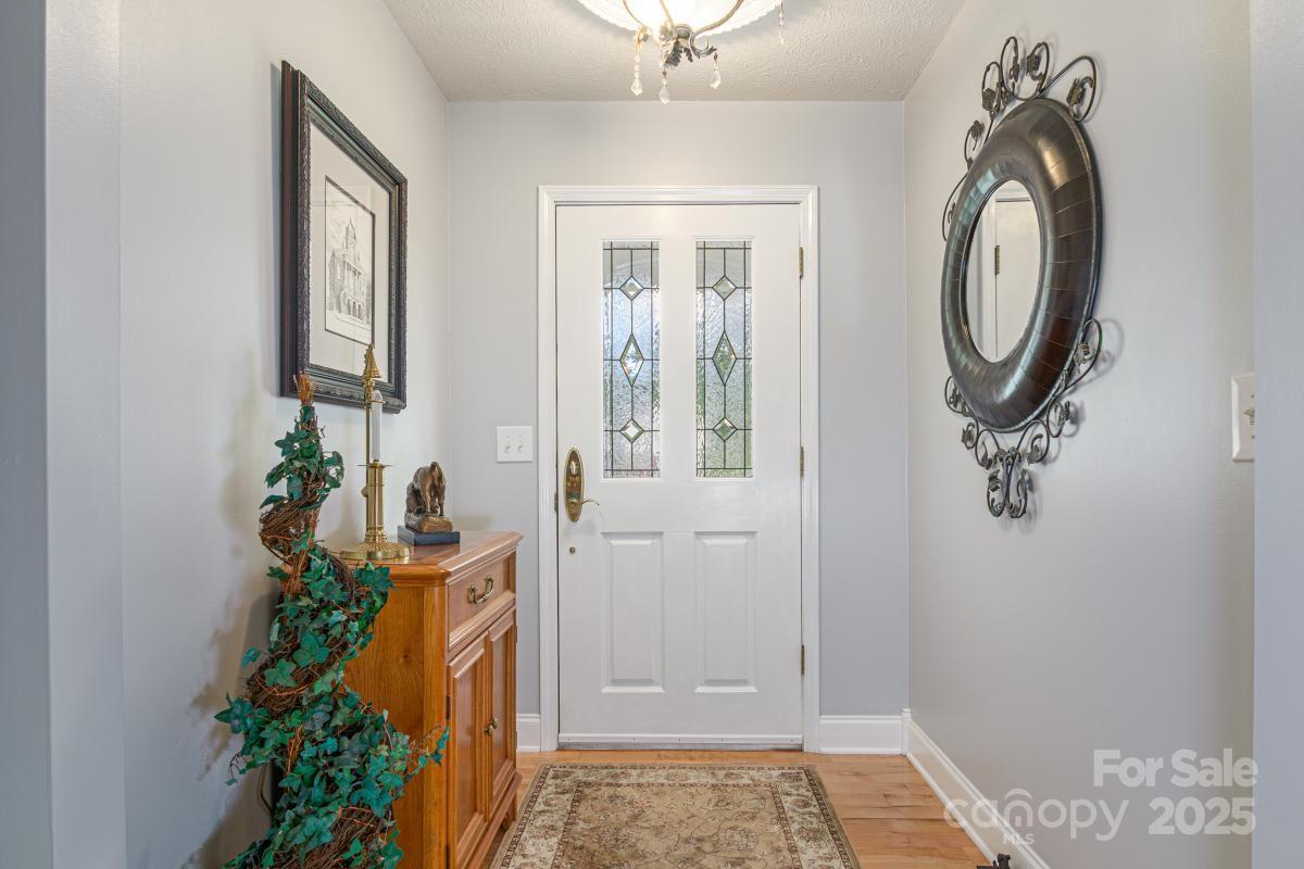 Hendersonville, North Carolina, 28792, United States, 3 Bedrooms Bedrooms, ,3 BathroomsBathrooms,Residential,For Sale,1942631