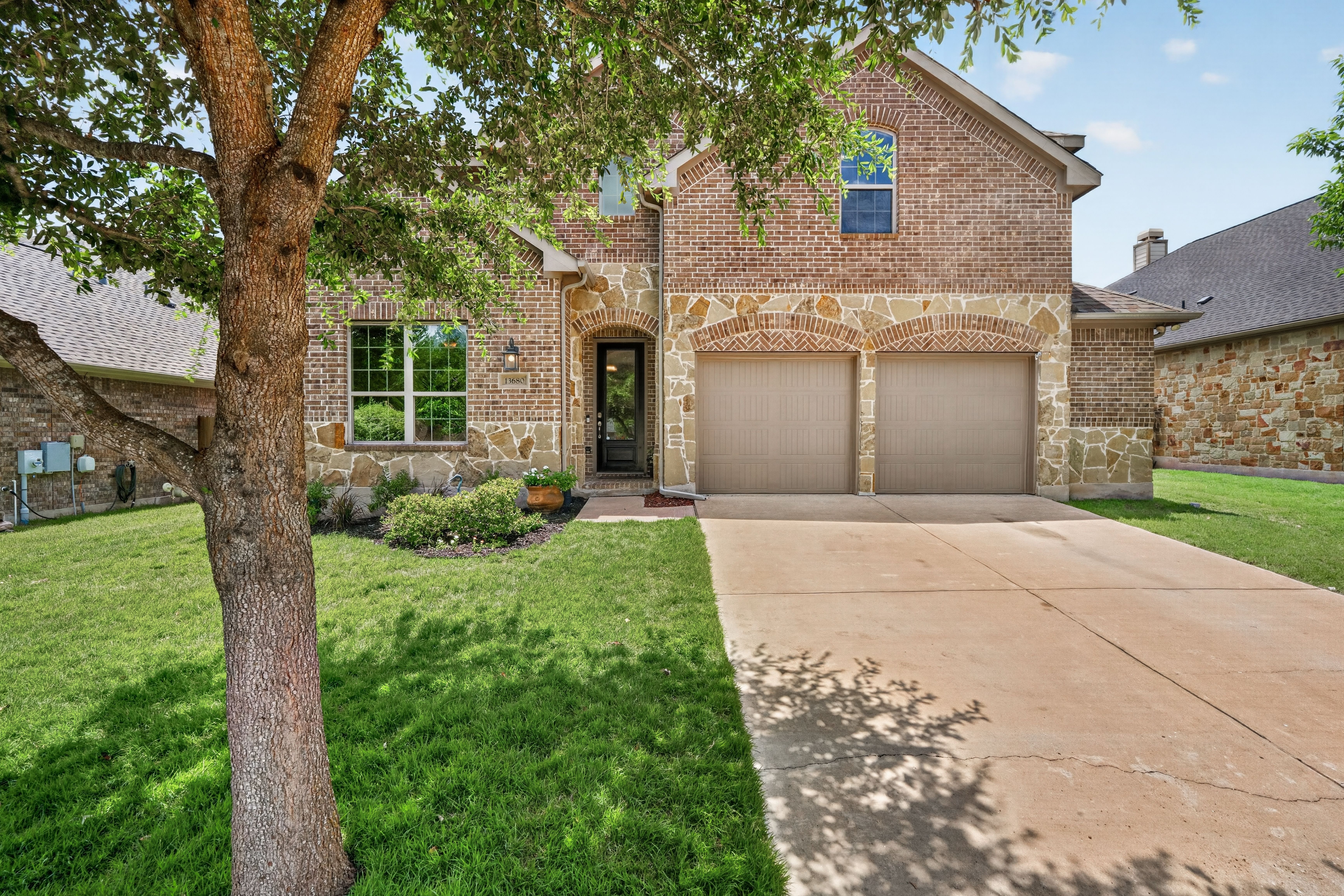 Masterfully Crafted Home in Belterra with Backyard Oasis - 物件實景