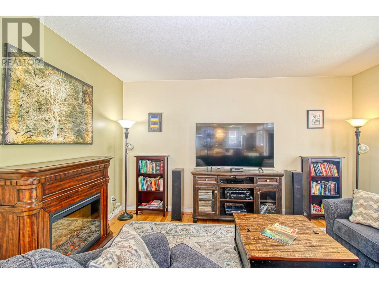 KELOWNA, British Columbia, V1Z 3W4, CA, 5 Bedrooms Bedrooms, ,3 BathroomsBathrooms,Residential,For Sale,1876914