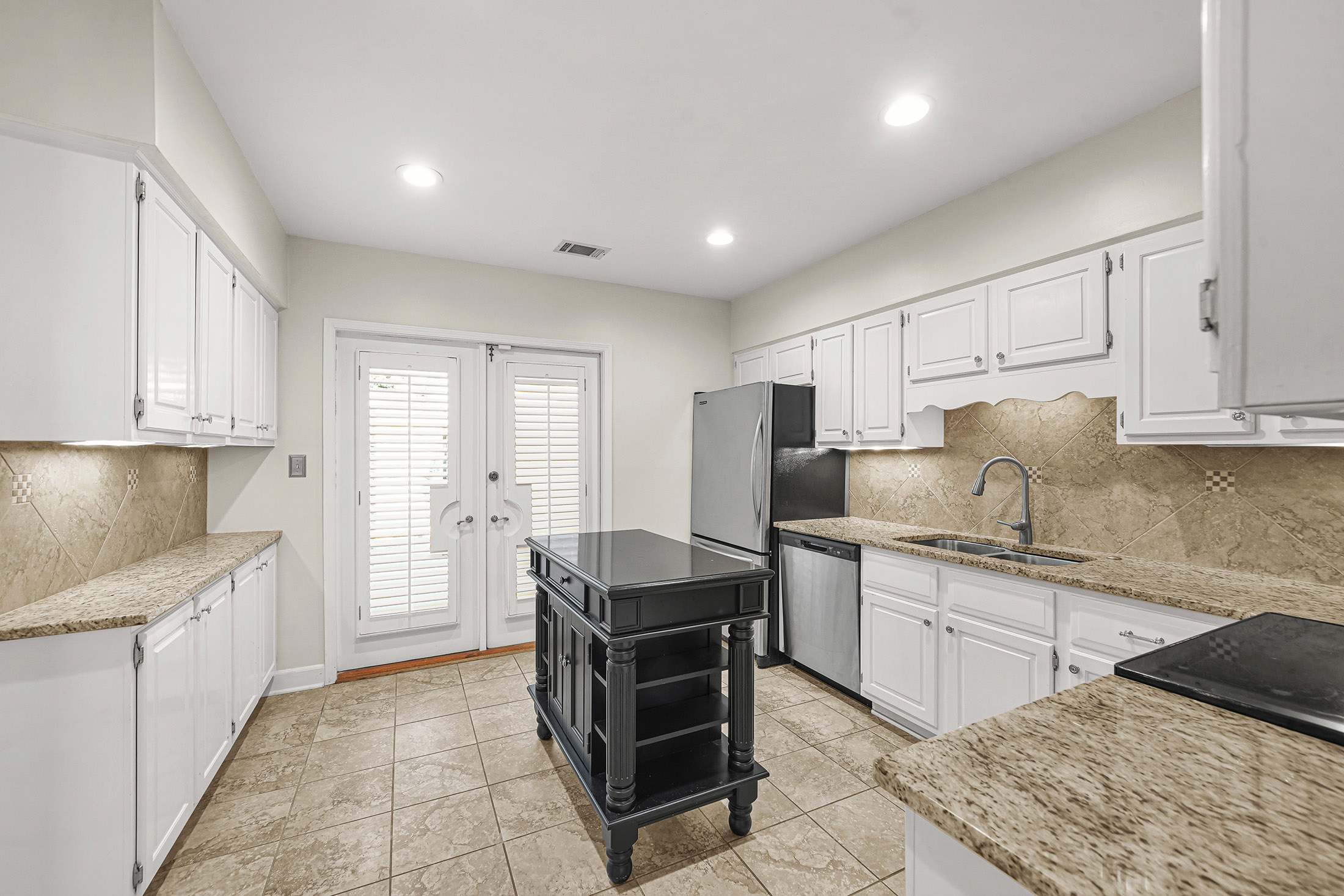  Beautiful Brick Townhome Offers Peaceful Park-like Living in Buckhead - 物件實景