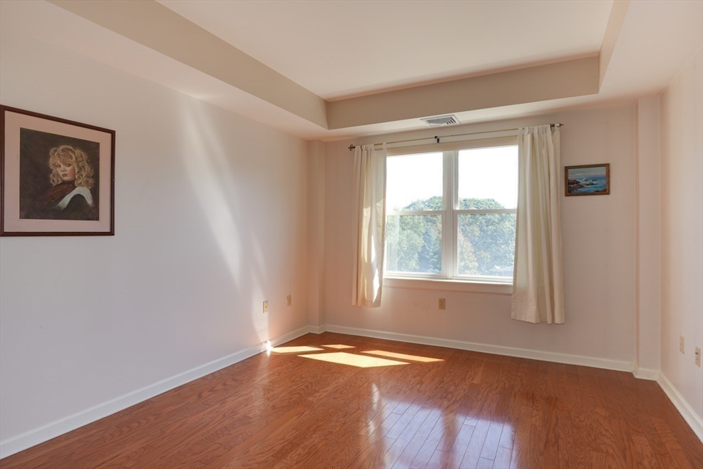 Dedham, Massachusetts, 02026, United States, 2 Bedrooms Bedrooms, ,2 BathroomsBathrooms,Residential,For Sale,1950986