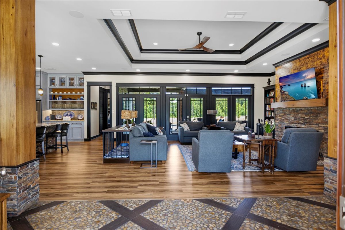 Long Branch, Texas, 75669, United States, 4 Bedrooms Bedrooms, ,4 BathroomsBathrooms,Residential,For Sale,1908688