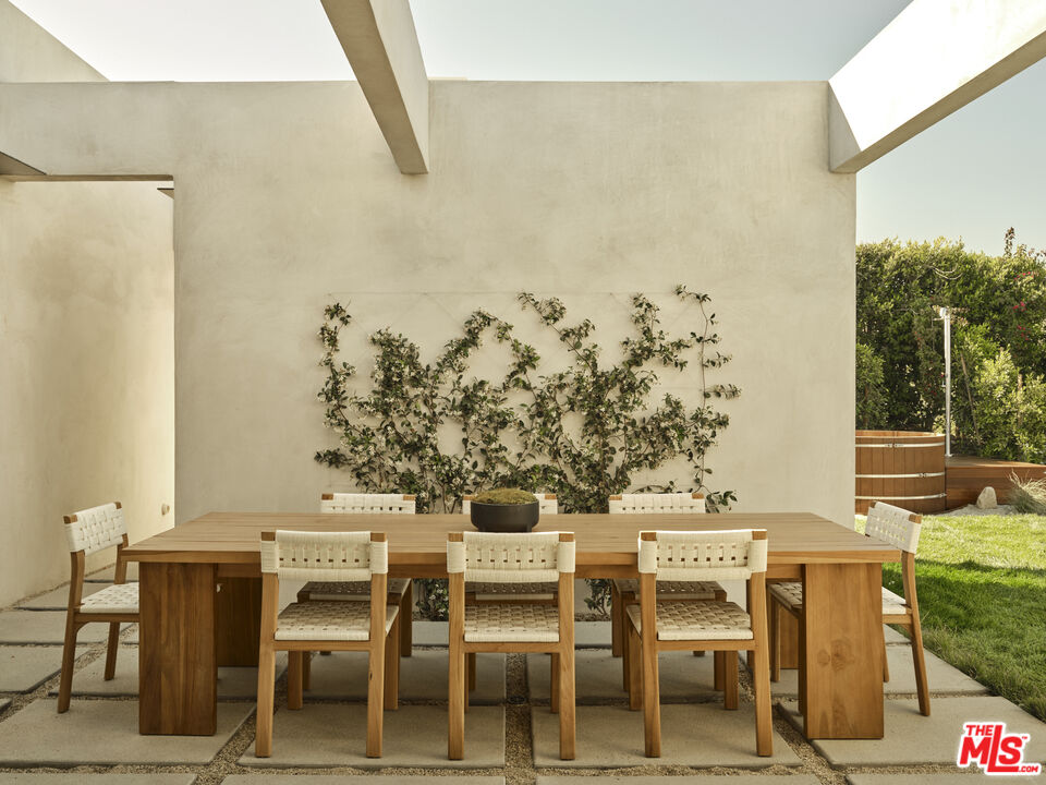 Malibu, California, 90265, United States, 4 Bedrooms Bedrooms, ,4 BathroomsBathrooms,Residential,For Sale,1918015