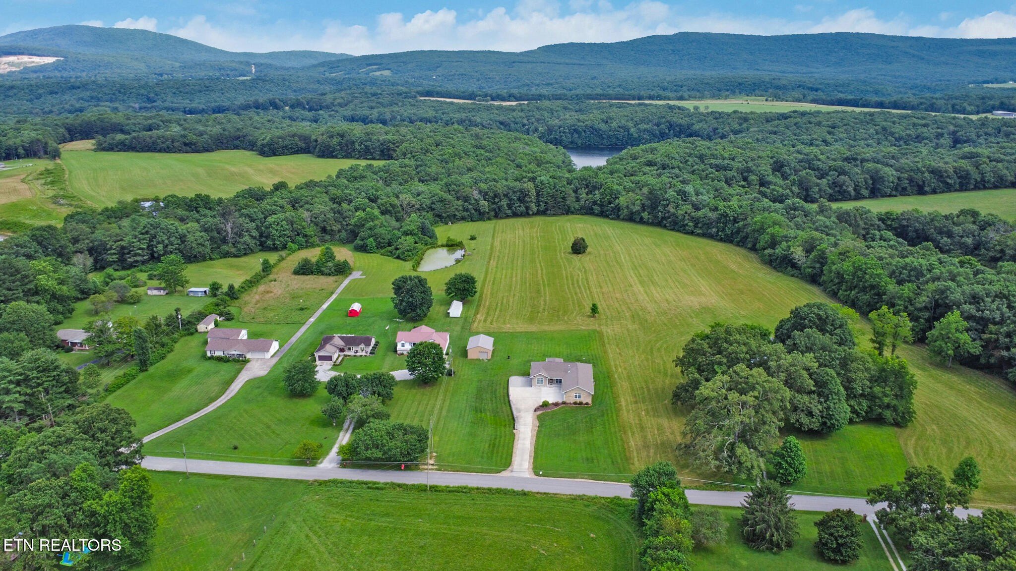 Crossville, Tennessee, 38555, United States, 3 Bedrooms Bedrooms, ,3 BathroomsBathrooms,Residential,For Sale,1978322