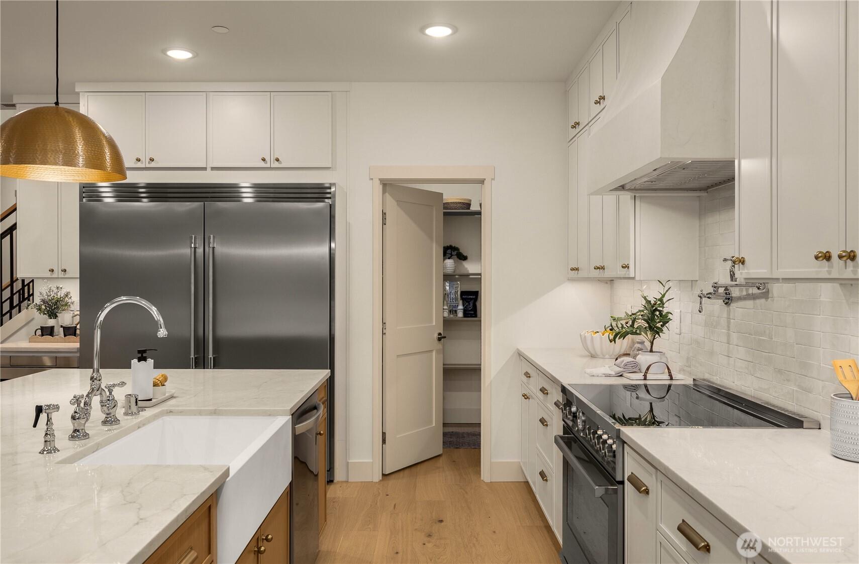 BELLEVUE, Washington, 98006, United States, 4 Bedrooms Bedrooms, ,3 BathroomsBathrooms,Residential,For Sale,1999724