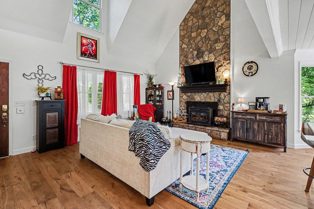 Ellijay, Georgia, 30540, United States, 3 Bedrooms Bedrooms, ,4 BathroomsBathrooms,Residential,For Sale,2044950