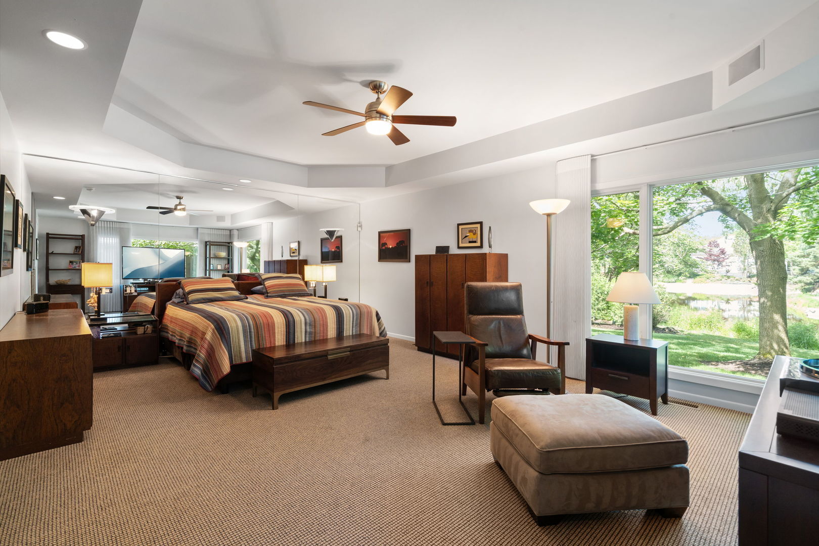 Highland Park, Illinois, 60035, United States, 2 Bedrooms Bedrooms, ,3 BathroomsBathrooms,Residential,For Sale,1903435