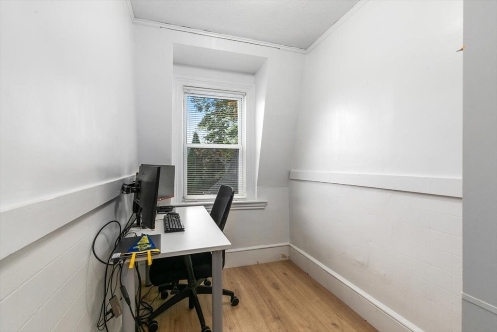 Amesbury, Massachusetts, 01913, United States, 4 Bedrooms Bedrooms, ,2 BathroomsBathrooms,Residential,For Sale,1974593