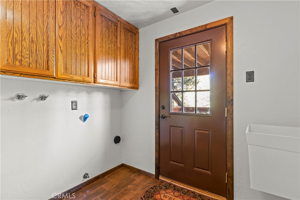 Twin Peaks, California, 92391, United States, 4 Bedrooms Bedrooms, ,3 BathroomsBathrooms,Residential,For Sale,1992478