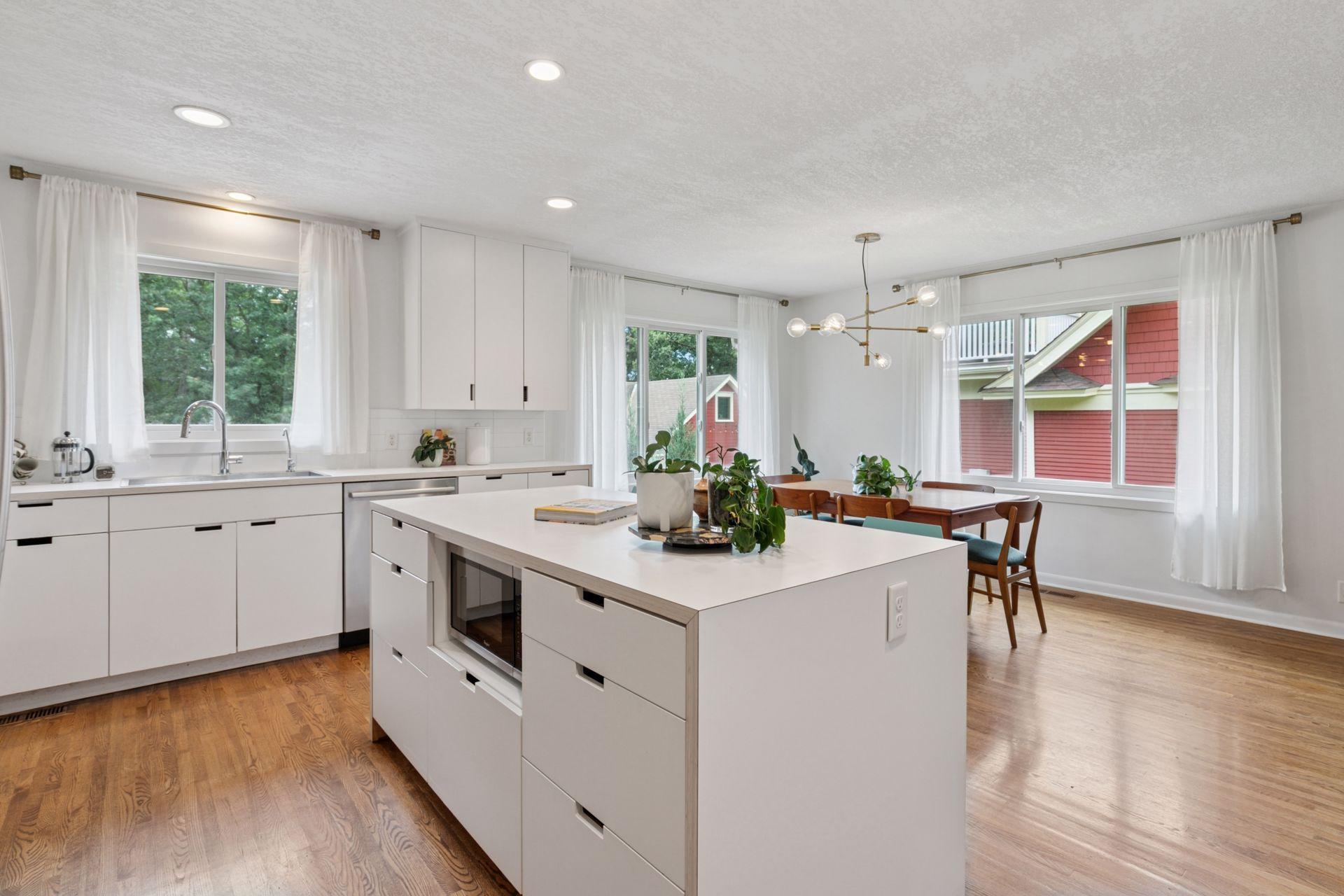 Saint Paul, Minnesota, 55108, United States, 3 Bedrooms Bedrooms, ,1 BathroomBathrooms,Residential,For Sale,1934212