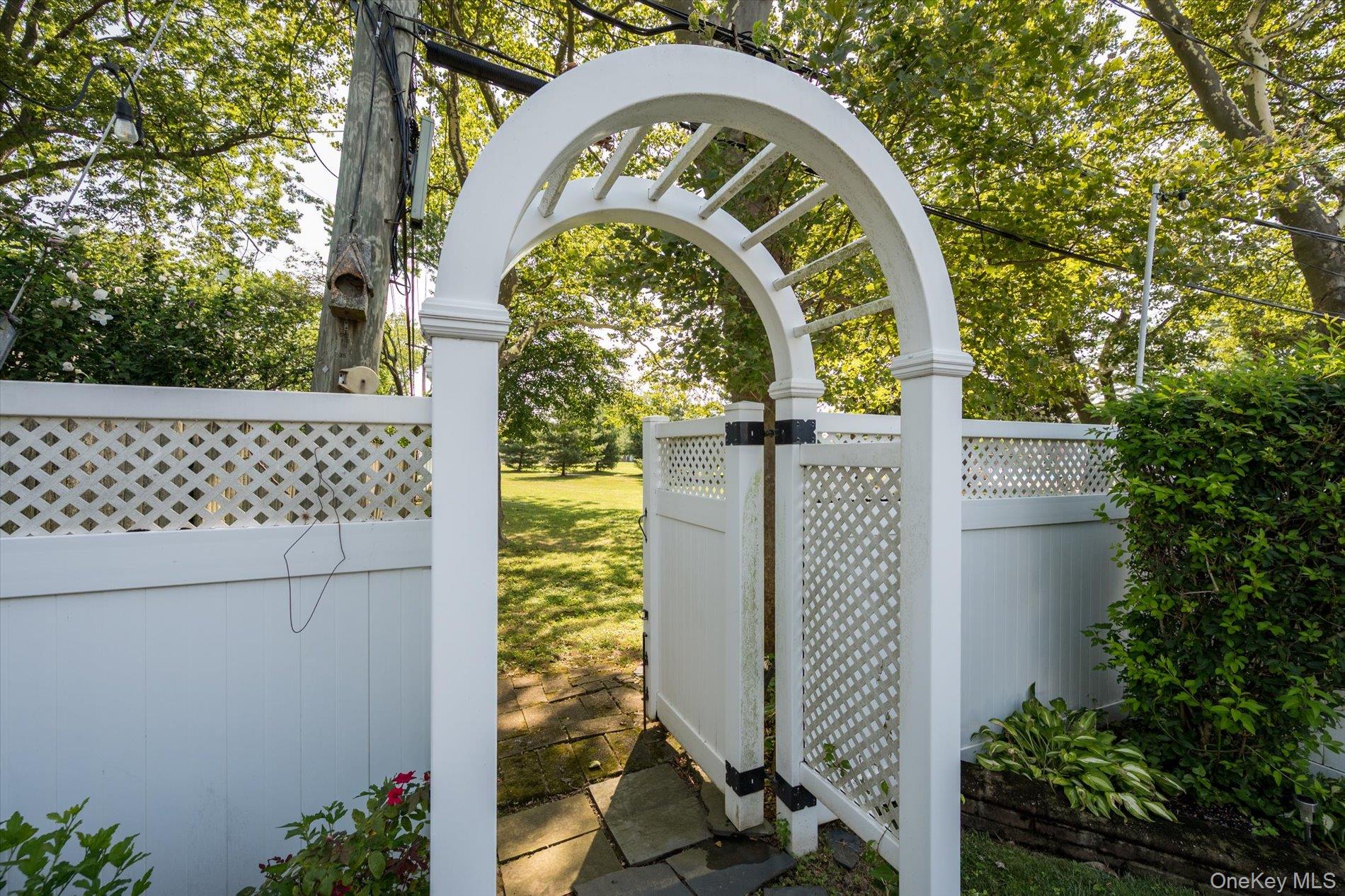 Levittown, New York, 11756, United States, 5 Bedrooms Bedrooms, ,2 BathroomsBathrooms,Residential,For Sale,1931352