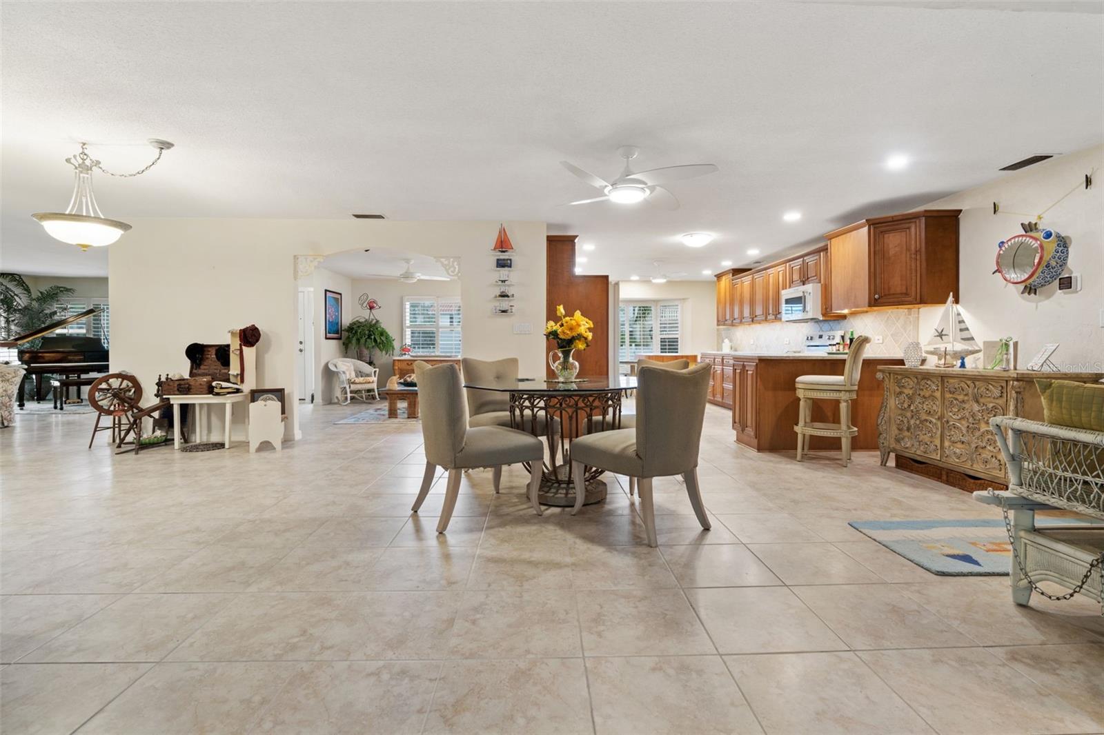 Belleair Beach, Florida, 33786, United States, 2 Bedrooms Bedrooms, ,3 BathroomsBathrooms,Residential,For Sale,1930799