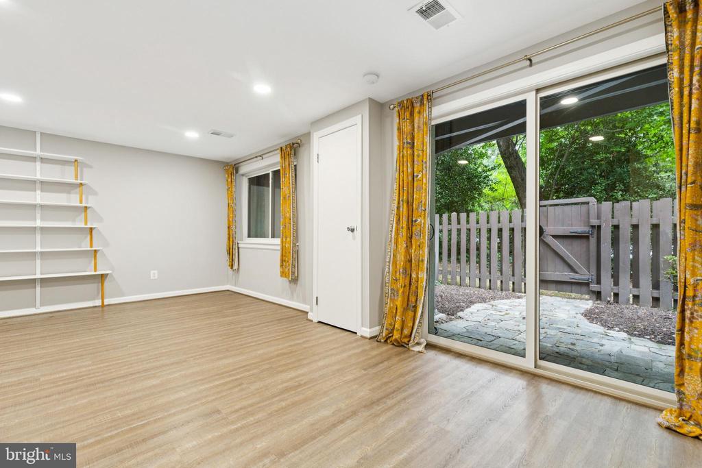 Reston, Virginia, 20191, United States, 3 Bedrooms Bedrooms, ,3 BathroomsBathrooms,Residential,For Sale,1978465