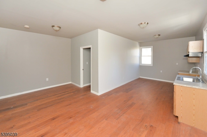 Paterson City, New Jersey, 07504, United States, 10 Bedrooms Bedrooms, ,3 BathroomsBathrooms,Residential,For Sale,1988111