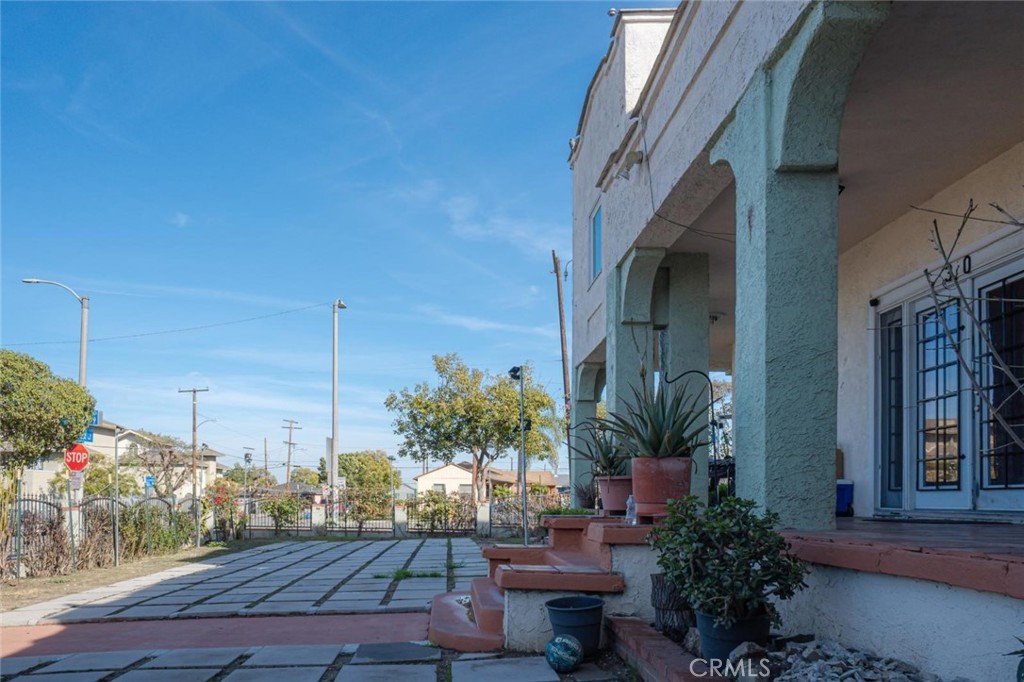 Los Angeles, California, 90061, United States, ,Residential,For Sale,1855356