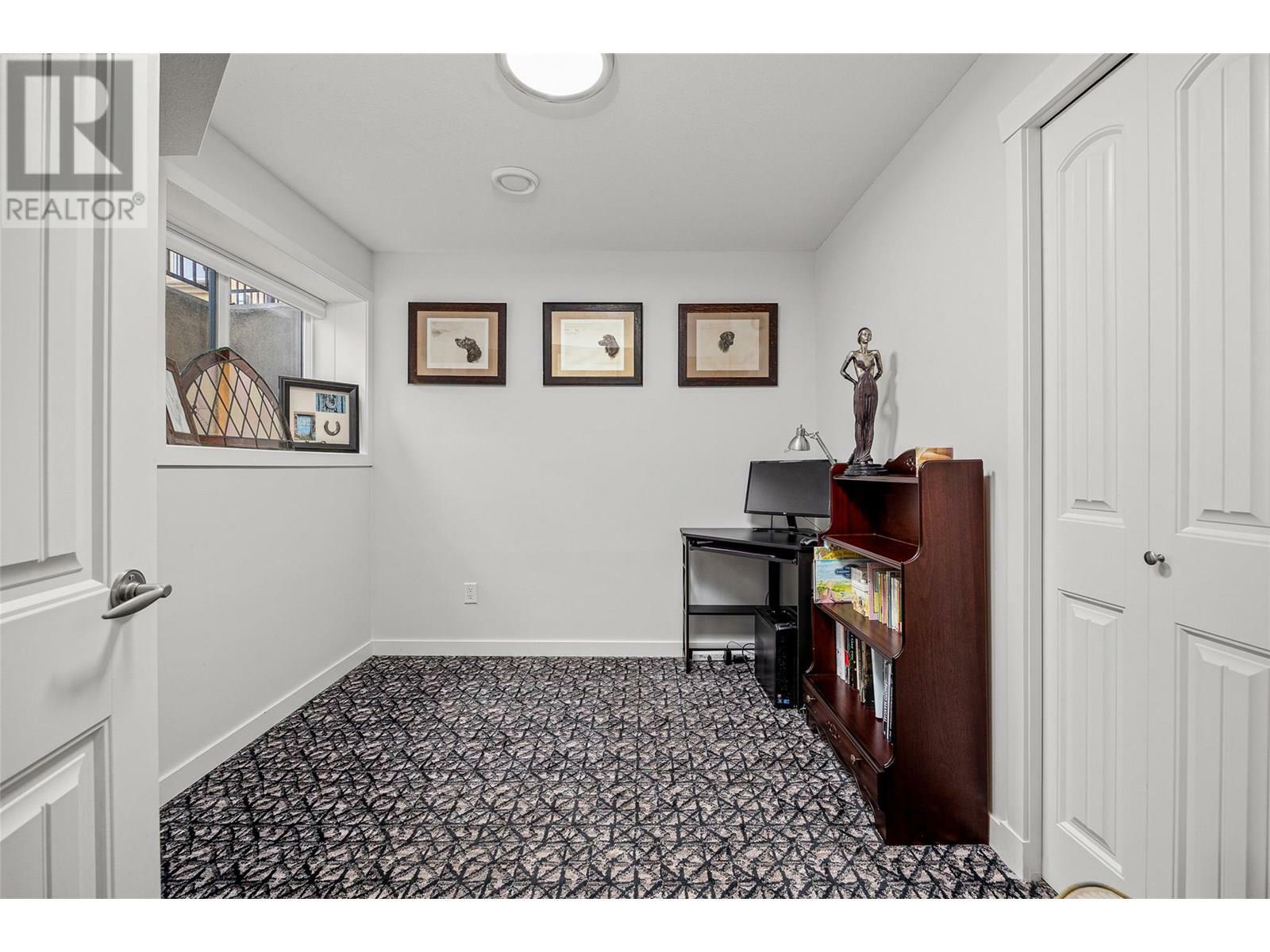 KELOWNA, British Columbia, V1V 2W3, CA, 4 Bedrooms Bedrooms, ,3 BathroomsBathrooms,Residential,For Sale,1882700