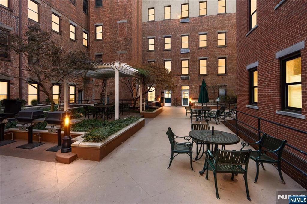 Jersey City, New Jersey, 07302, United States, 1 Bedroom Bedrooms, ,2 BathroomsBathrooms,Residential,For Sale,1950964