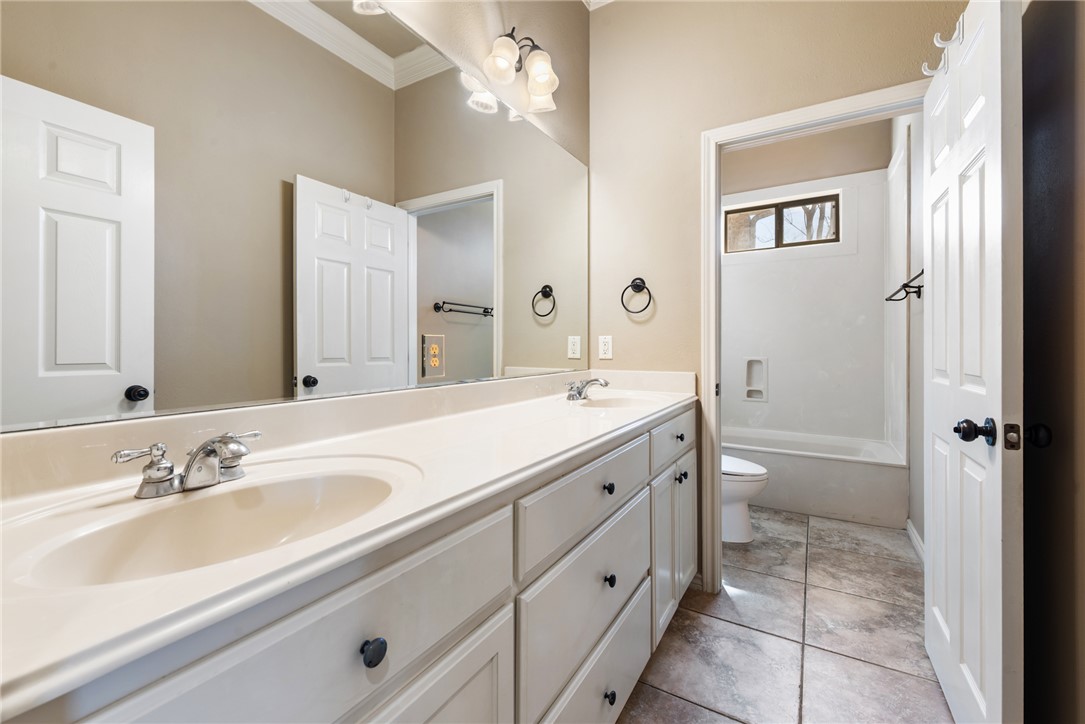 College Station, Texas, 77845, United States, 4 Bedrooms Bedrooms, ,4 BathroomsBathrooms,Residential,For Sale,2013780