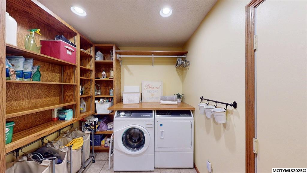 Clear Lake, Iowa, 50428, United States, 3 Bedrooms Bedrooms, ,2 BathroomsBathrooms,Residential,For Sale,1975184