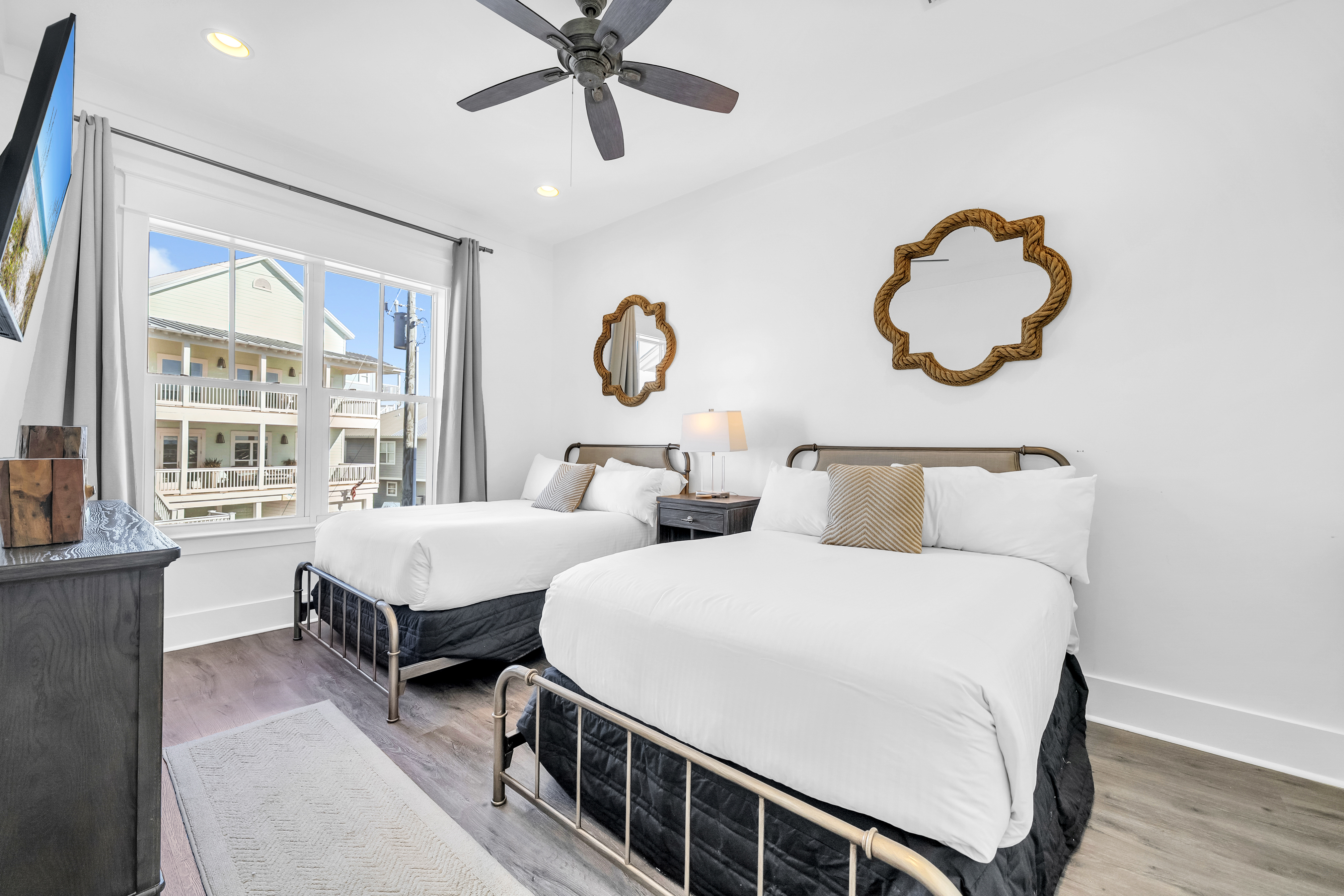  Iconic Grayton Beachfront Retreat with Elevator, Pool & Ample Parking - 物件實景